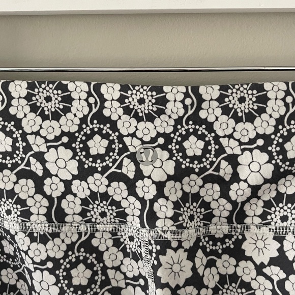 Lululemon Wunder Under Pant -- Twiggy Printed Nimbus / Soot Light - Picture 7 of 8